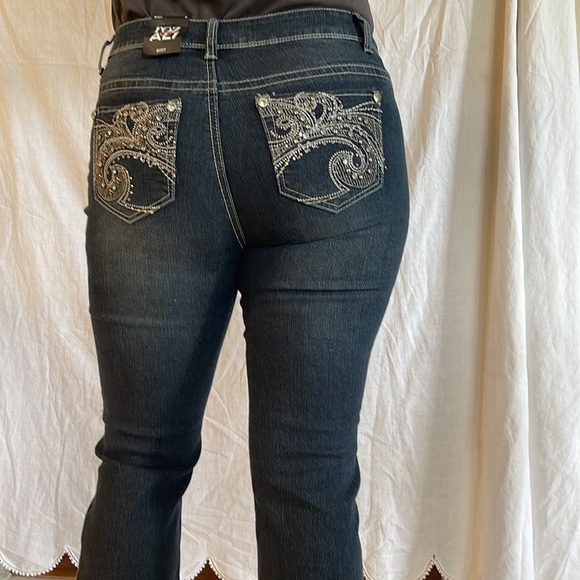 Women’s Roz and Ali bootcut jeans - Picture 3 of 4